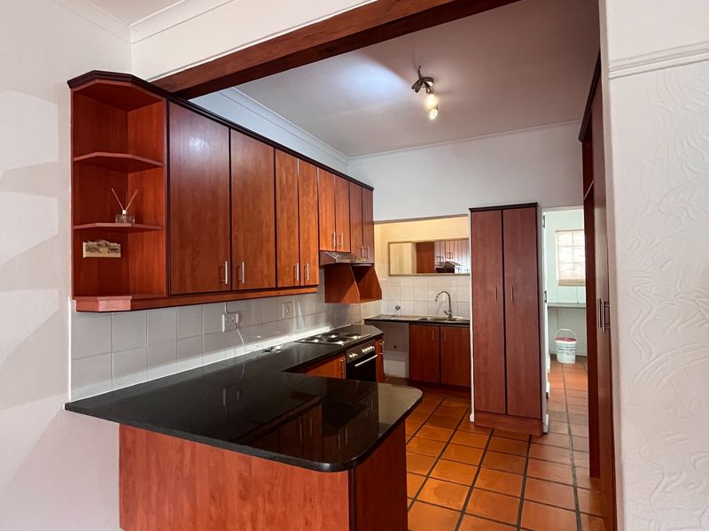 Secure 2-bedroom And 2-bathroom Flat In Rondebosch - Photo 2