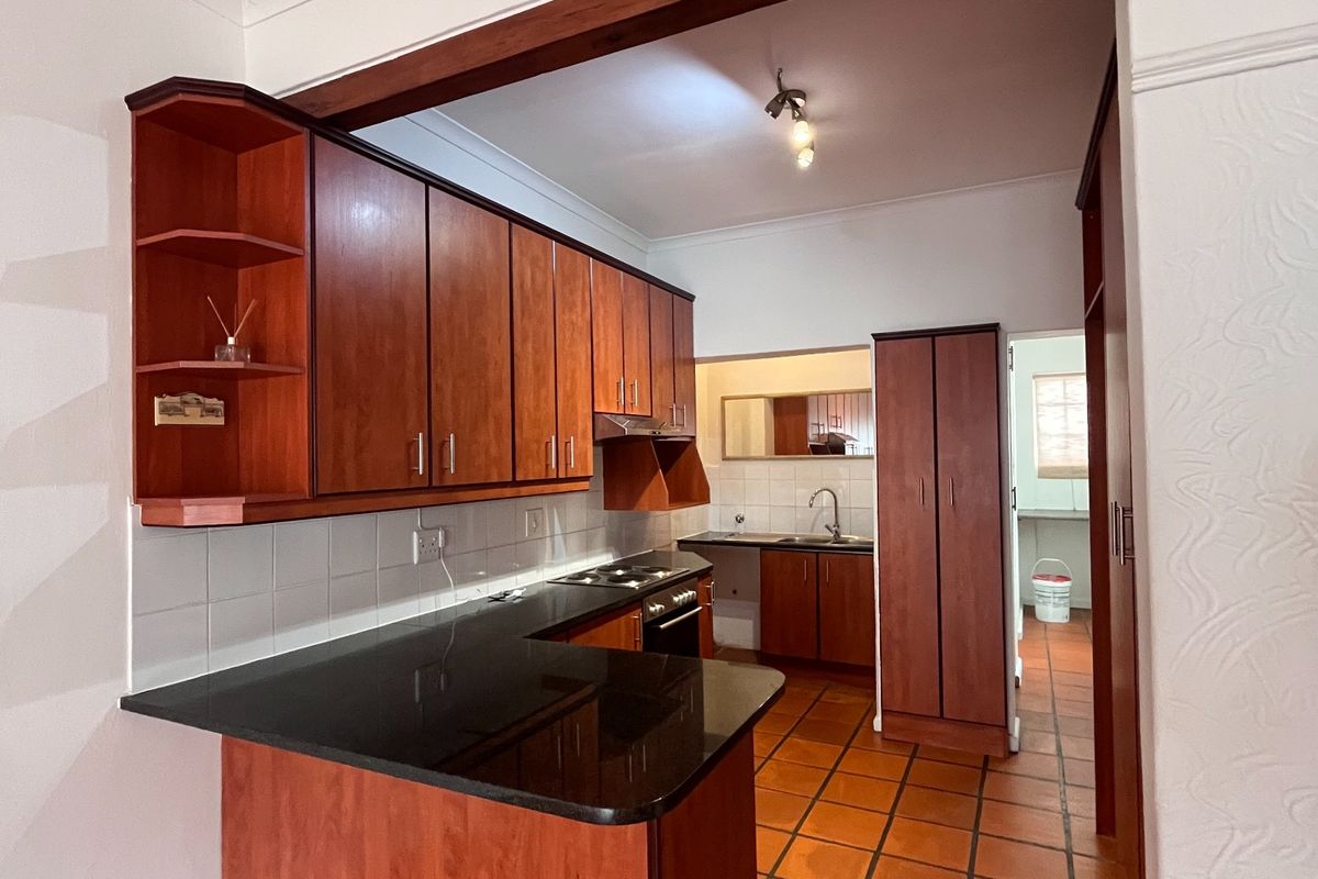 Secure 3-bedroom And 2-bathroom Flat In Rondebosch - Photo 2