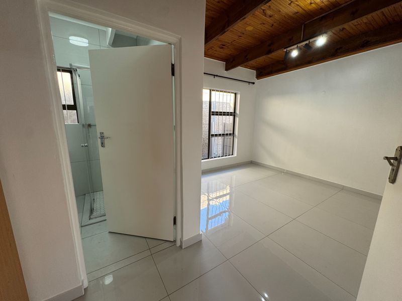Secure Cottage In Crassula Road, Table View - Photo 7