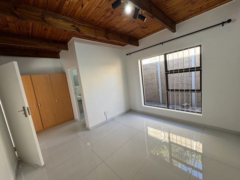 Secure Cottage In Crassula Road, Table View - Photo 9