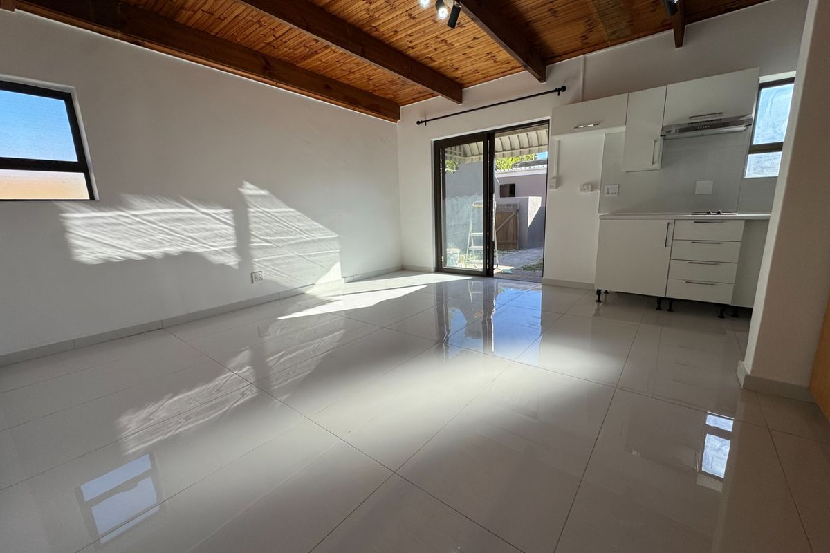 Secure Cottage In Crassula Road, Table View - Photo 5