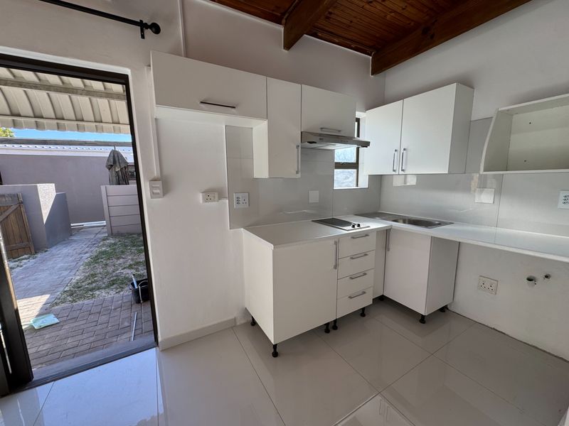 Secure Cottage In Crassula Road, Table View - Photo 4