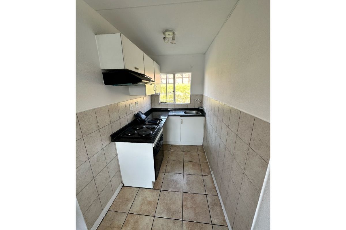 Beautiful 2-Bedroom And 1-Bath Apartment: 65 Royal Palms - Photo 2