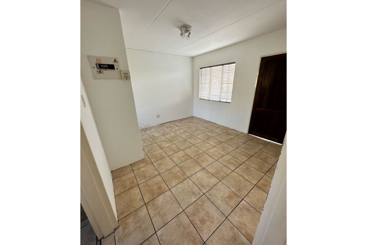 Beautiful 2-Bedroom And 1-Bath Apartment: 65 Royal Palms - Photo 5