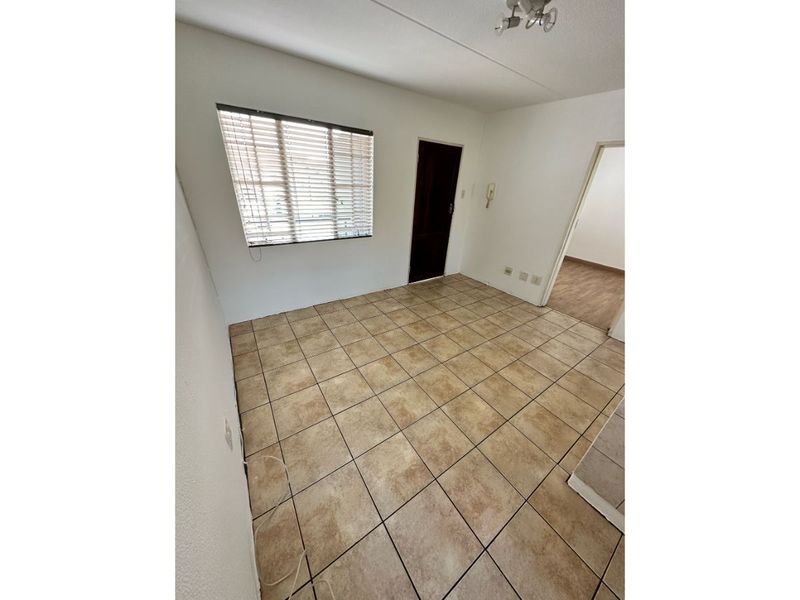 Beautiful 2-Bedroom And 1-Bath Apartment: 65 Royal Palms - Photo 4
