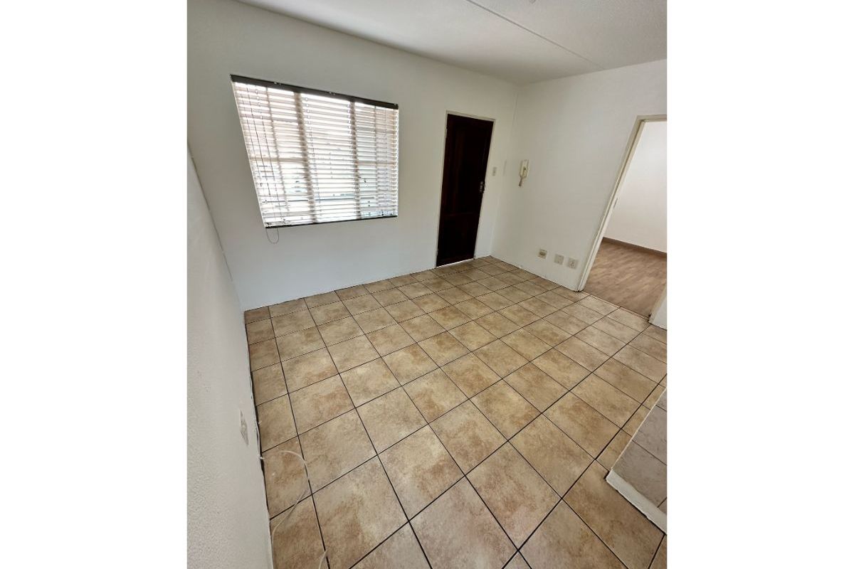 Beautiful 2-Bedroom And 1-Bath Apartment: 65 Royal Palms - Photo 4