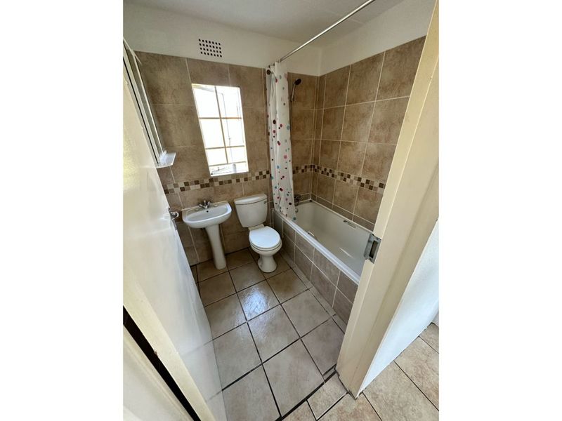 Beautiful 2-Bedroom And 1-Bath Apartment: 65 Royal Palms - Photo 7