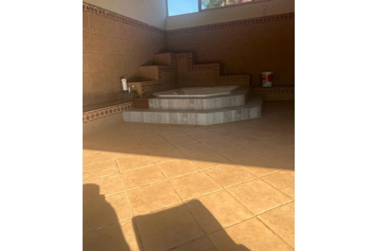 Spacious 3-Bedroom Family Home with Pool & Jacuzzi in Pretoria East - Photo 5