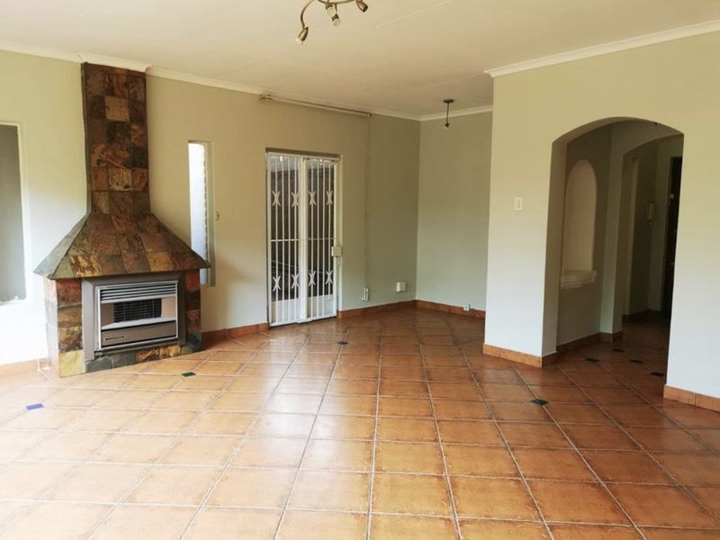 Specious 3-Bedroom And 2-Bath Family Home In Pretoria East - Photo 5