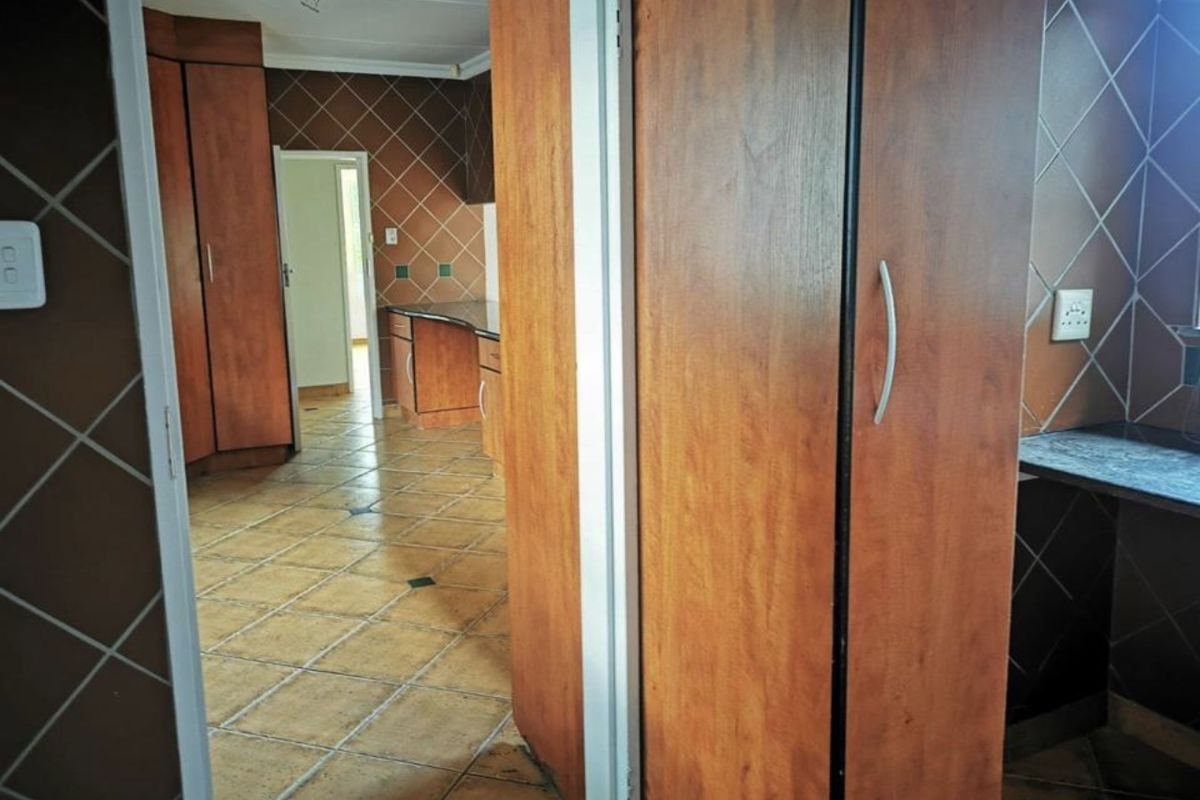 Specious 3-Bedroom And 2-Bath Family Home In Pretoria East - Photo 3