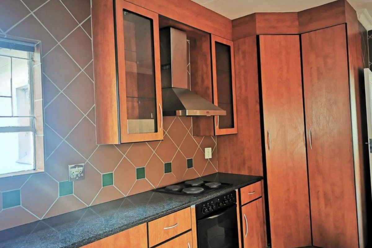 Specious 3-Bedroom And 2-Bath Family Home In Pretoria East - Photo 2
