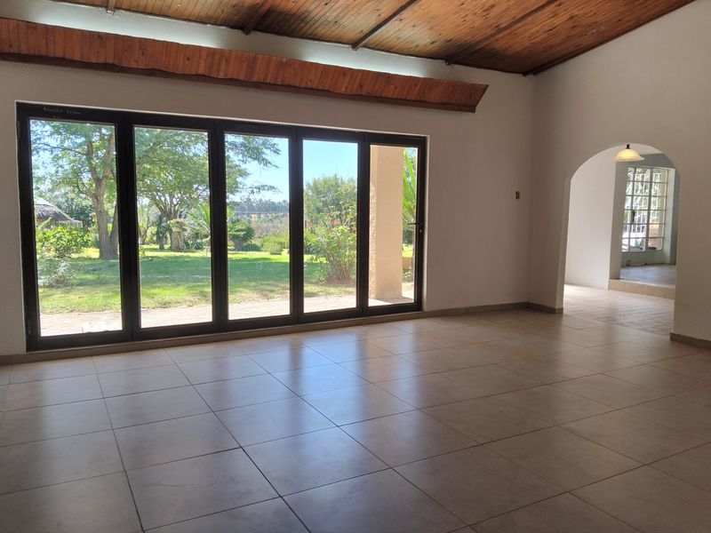 Beautiful Newly Renovated 2-Bedroom And 1,5-Bathroom House In Greengate - Photo 5