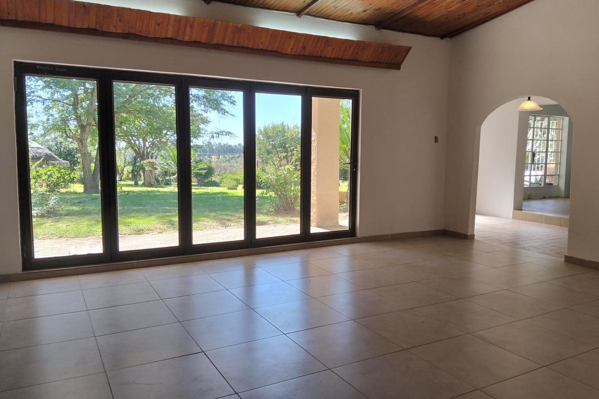 Beautiful Newly Renovated 2-Bedroom And 1,5-Bathroom House In Greengate - Photo 5