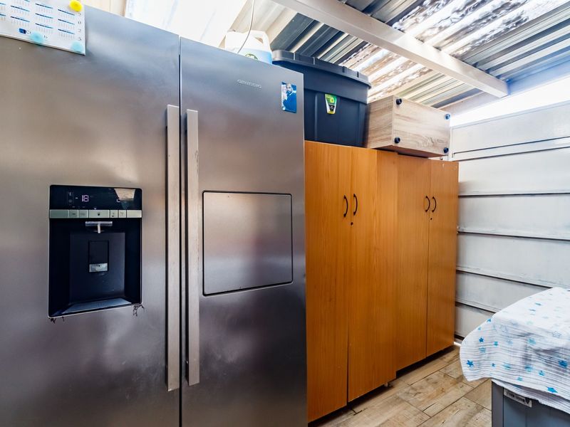 Modern 2-bed Garden Apartment In Secure Fourways Estate - Photo 6