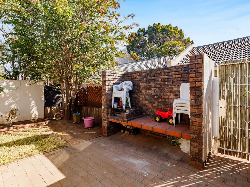 Modern 2-bed Garden Apartment In Secure Fourways Estate - Photo 2