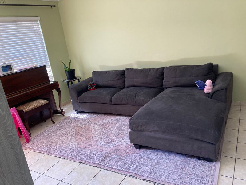 Secure 3-bedroom And 2-bath Apartment In Radiokop - Photo 4