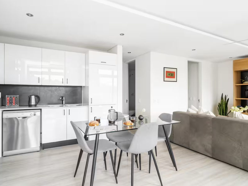Secure 2-Bedroom And 2-Bathroom Apartment In Buitenkant Street, Gardens - Photo 5