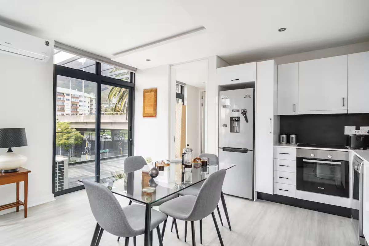 Secure 2-Bedroom And 2-Bathroom Apartment In Buitenkant Street, Gardens - Photo 4