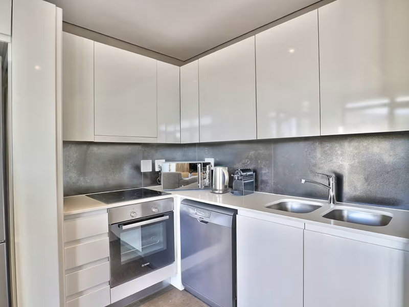 Secure 2-Bedroom And 2-Bathroom Apartment In Buitenkant Street, Gardens - Photo 3