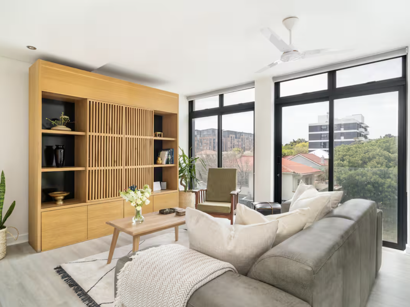 Secure 2-Bedroom And 2-Bathroom Apartment In Buitenkant Street, Gardens - Photo 2