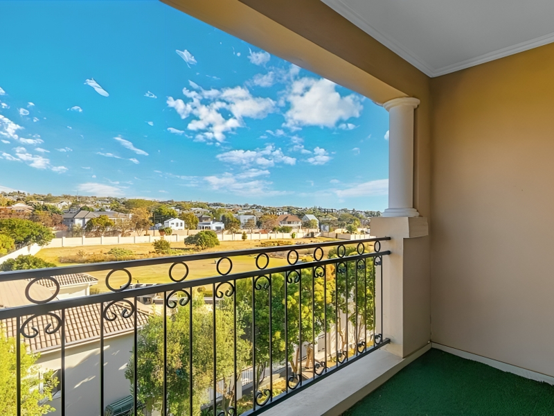 Modern Luxury Living – Stylish 3-bedroom Apartment In Rosa Royale - Photo 10
