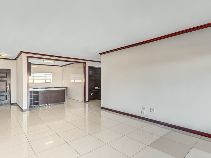 Modern Luxury Living – Stylish 3-bedroom Apartment In Rosa Royale - Photo 7