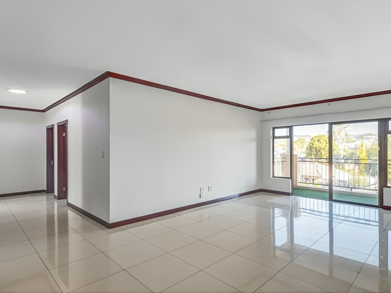 Modern Luxury Living – Stylish 3-bedroom Apartment In Rosa Royale - Photo 8