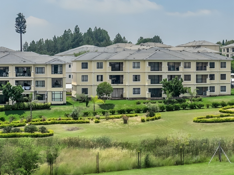 Modern Luxury Living – Stylish 3-bedroom Apartment In Rosa Royale - Photo 1