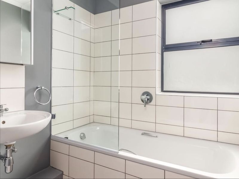 Secure 2-Bedroom Apartment 246 (aa204) - Photo 8