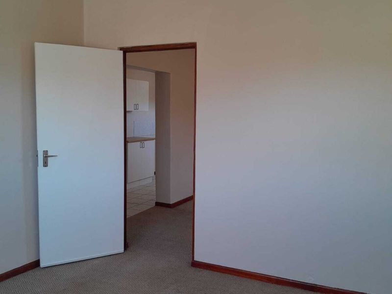 Secure 2-Bedroom And 1-Bathroom Apartment In Heathfield - Photo 6