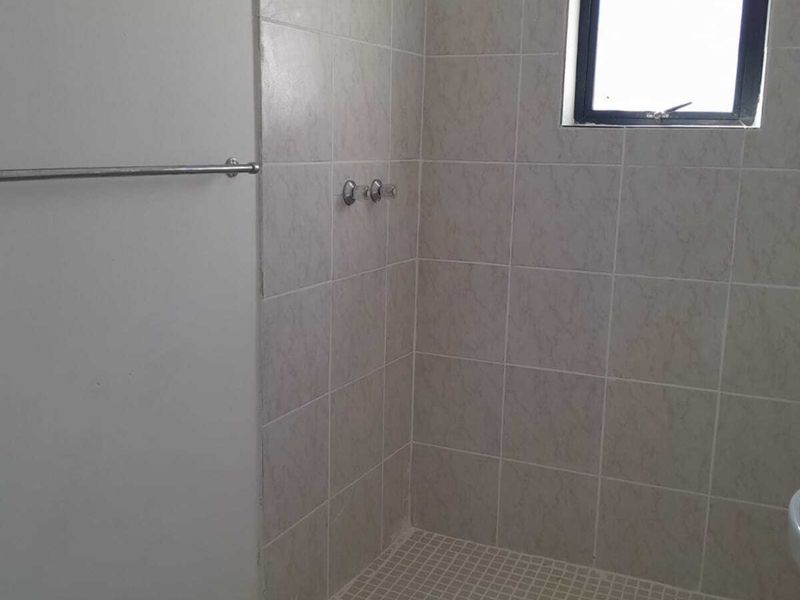 Secure 2-Bedroom And 1-Bathroom Apartment In Heathfield - Photo 9