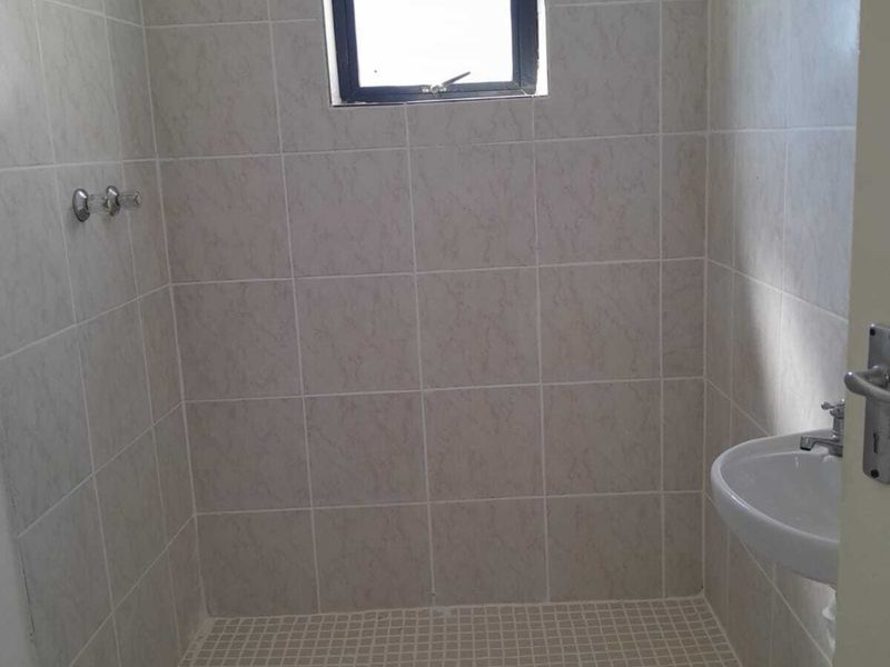 Secure 2-Bedroom And 1-Bathroom Apartment In Heathfield - Photo 8
