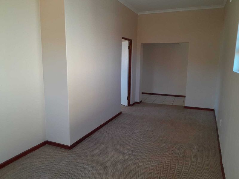 Secure 2-Bedroom And 1-Bathroom Apartment In Heathfield - Photo 7