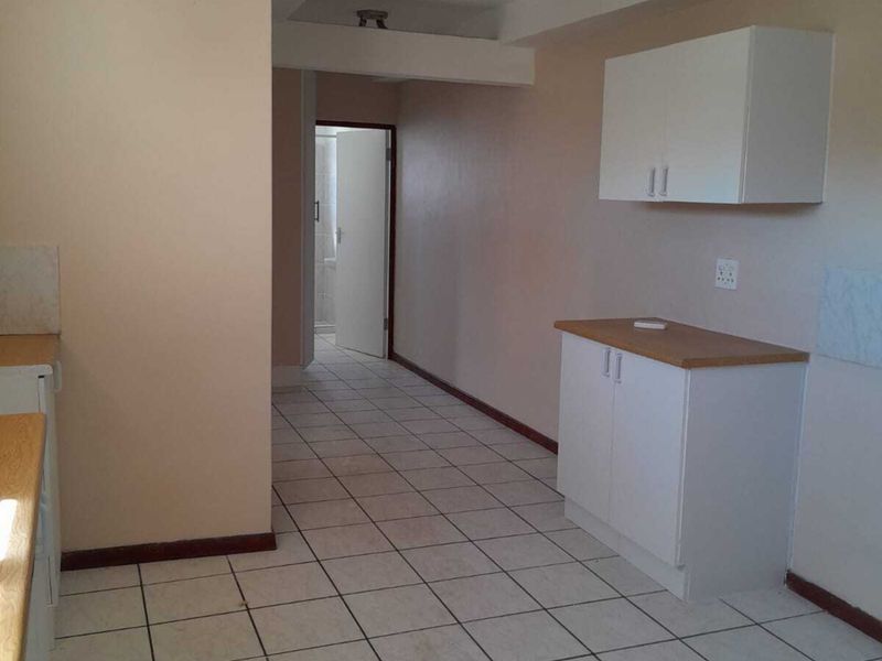 Secure 2-Bedroom And 1-Bathroom Apartment In Heathfield - Photo 4