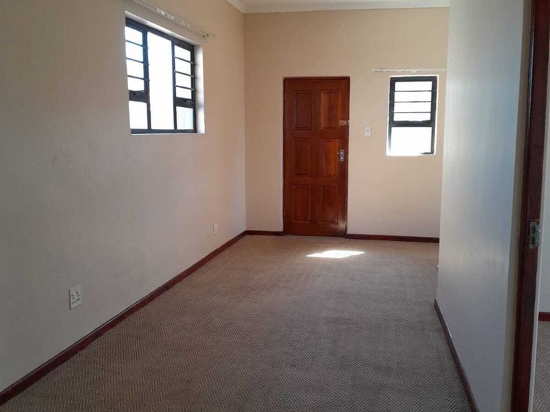 Secure 2-Bedroom And 1-Bathroom Apartment In Heathfield - Photo 5