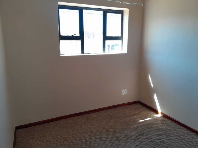 Secure 2-Bedroom And 1-Bathroom Apartment In Heathfield - Photo 10