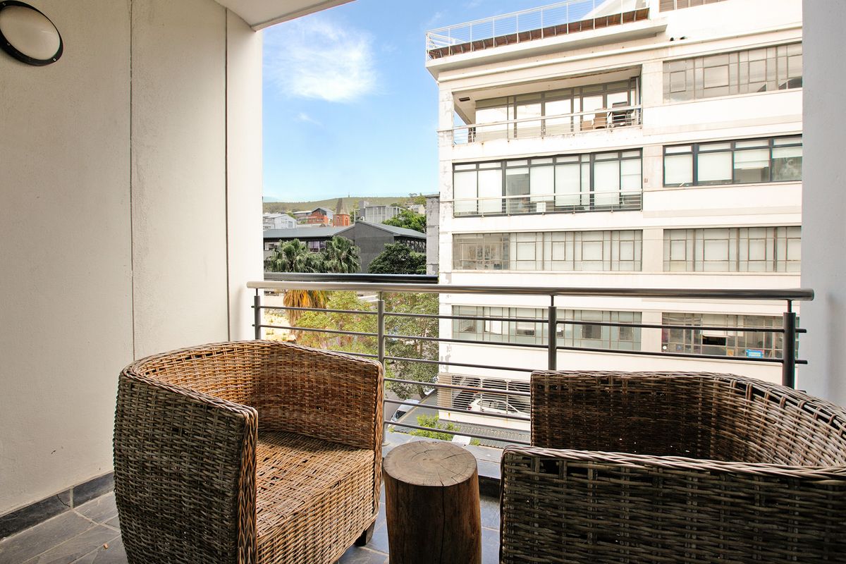 City Oasis - Modern 2 Bed 2 Bath - Photo 4