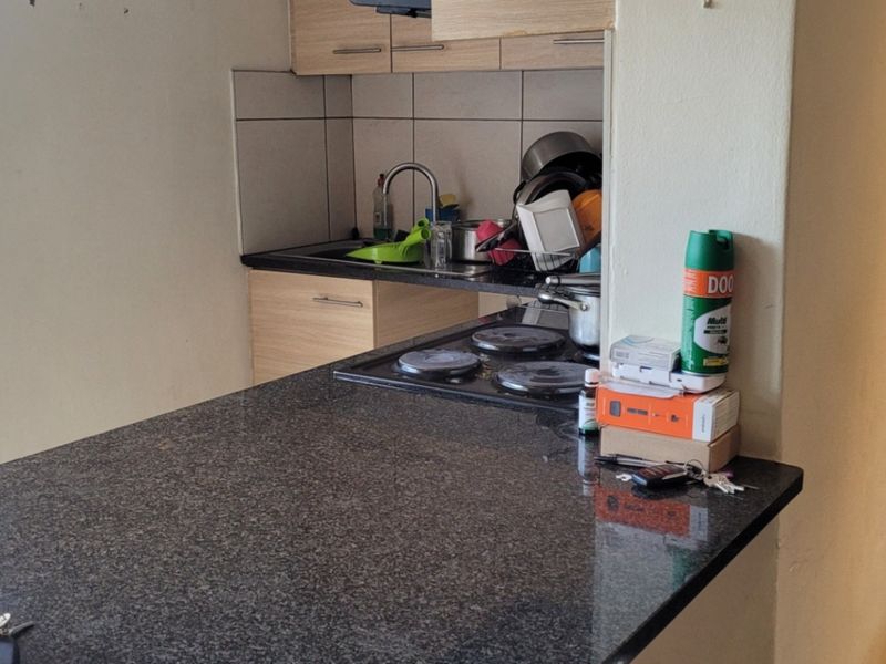 Secure 2-bedroom And 2-bathroom House In Glenwood - Photo 2