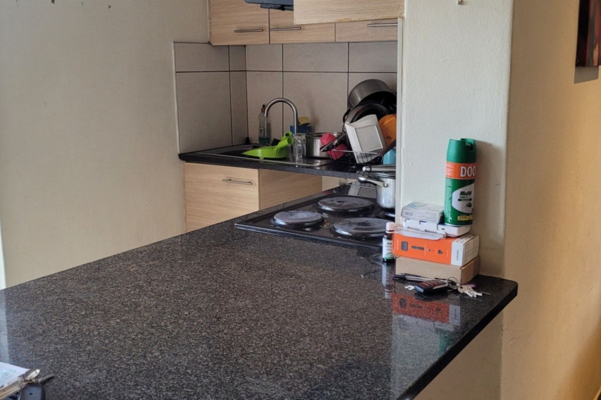 Secure 2-bedroom And 2-bathroom House In Glenwood - Photo 2