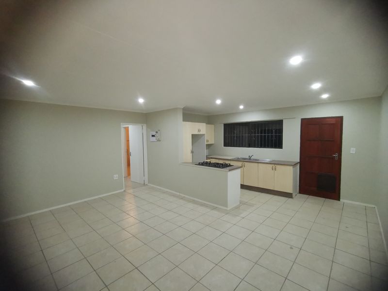 Secure 1-Bedroom Cottage In Angus Place, Northwold - Photo 3