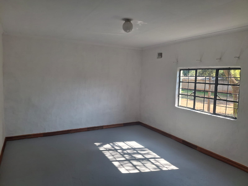 Farmstyle Living In Neat 3 Bedroom House On Secure Property - Photo 4