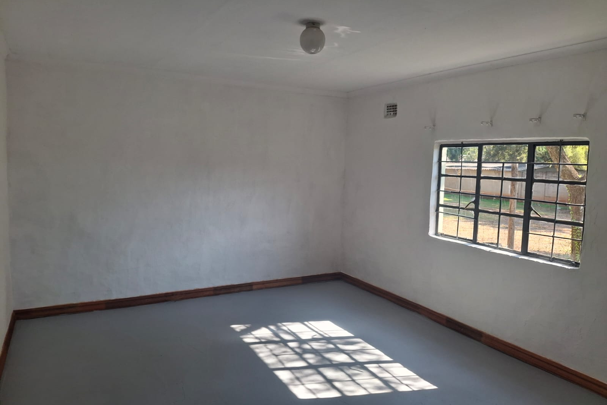 Farmstyle Living In Neat 3 Bedroom House On Secure Property - Photo 4
