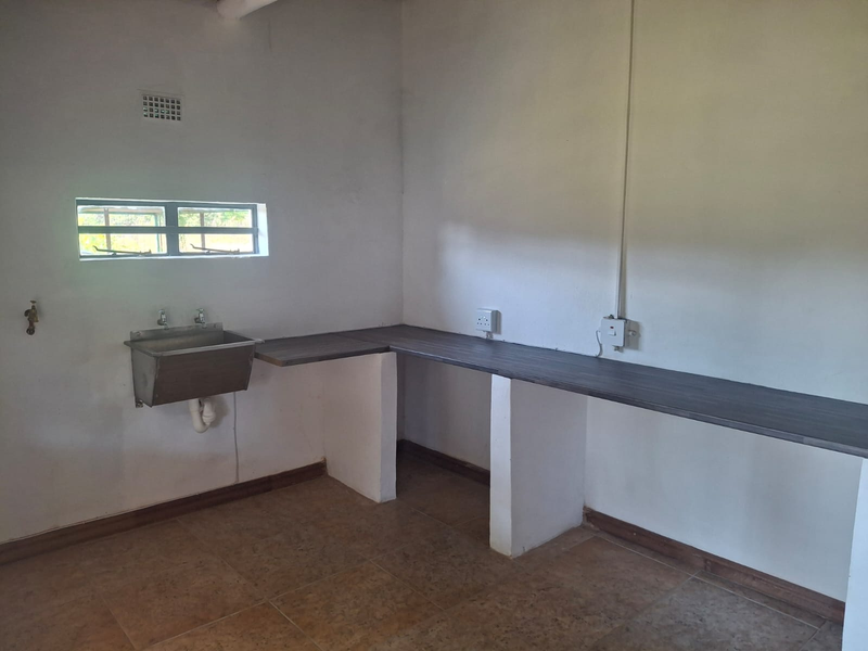Farmstyle Living In Neat 3 Bedroom House On Secure Property - Photo 3