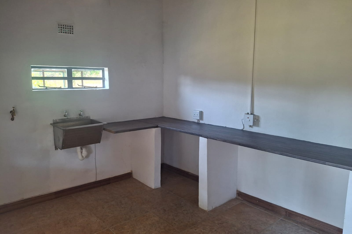 Farmstyle Living In Neat 3 Bedroom House On Secure Property - Photo 3