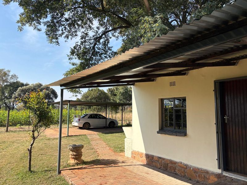 Farmstyle Living In Neat 3 Bedroom House On Secure Property - Photo 2