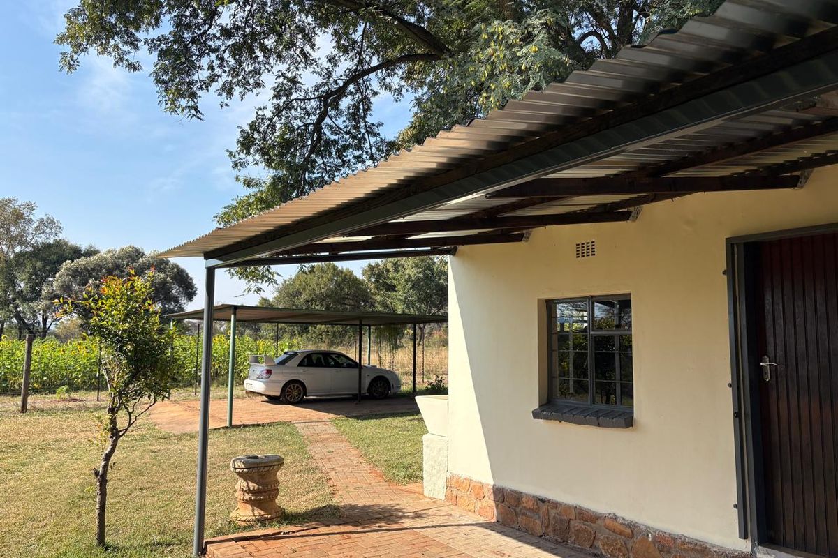 Farmstyle Living In Neat 3 Bedroom House On Secure Property - Photo 2