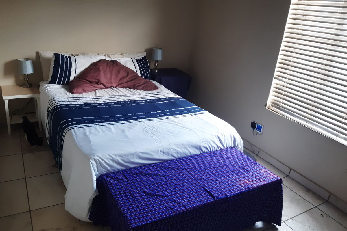 Ideal 3-Bedroom And 2-Bathroom Family Townhouse - Photo 5