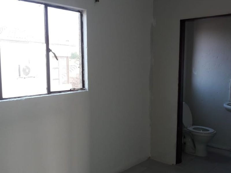 Spacious 1-Bedroom And 1-Bathroom Apartment In Protea Glen - Photo 6