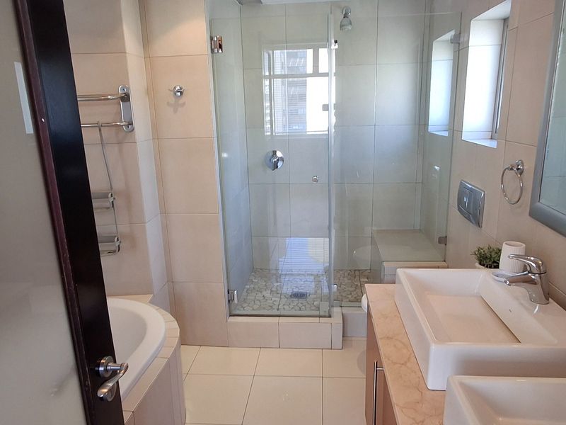 Luxury Living In The City Centre - Photo 10