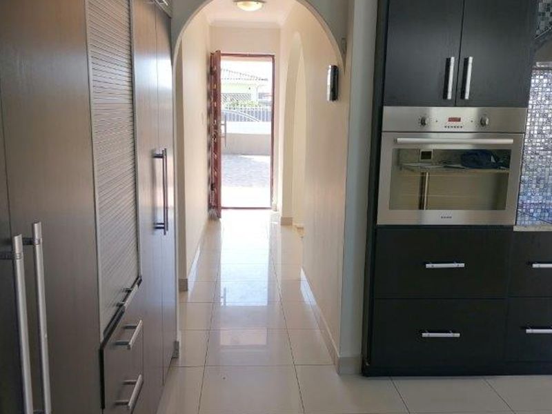 3 Bedroom House to Rent in Lansdowne - Photo 7